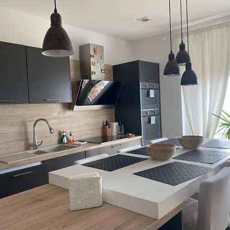 Linden Trsat With Balcony Apartament