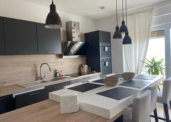 Linden Trsat With Balcony Apartamento